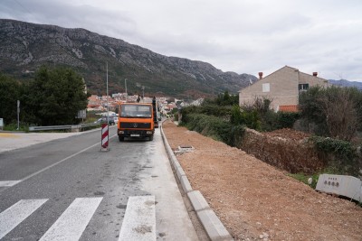 Radovi na sanaciji nogostupa u Mokošici