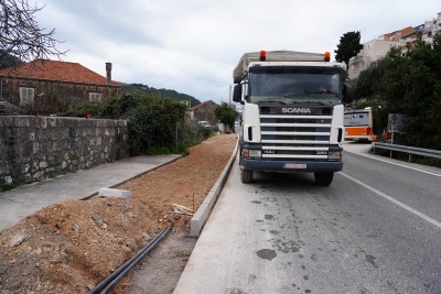 Radovi na sanaciji nogostupa u Mokošici