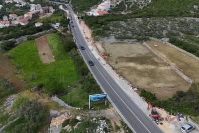 Napreduju radovi na DC 8 Obod – Zvekovica, montaža rasvjetnih stupova u ponedjeljak