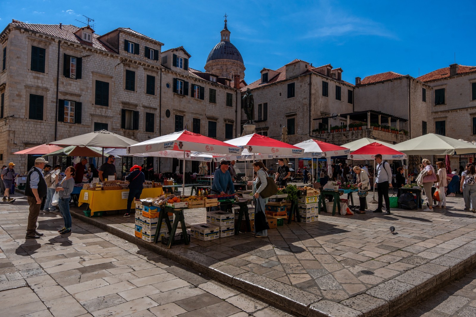 Grad Dubrovnik uvodi program sufinanciranja prodavača na tržnicama u povijesnoj jezgri mjesečnim potporama do 500 eura