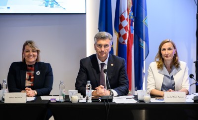 Župan Pezo na sjednici Otočnog vijeća uručeni ugovori