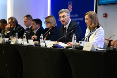Župan Pezo na sjednici Otočnog vijeća uručeni ugovori