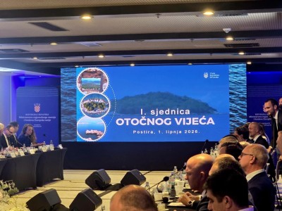 Župan Pezo na sjednici Otočnog vijeća uručeni ugovori