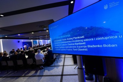 Župan Pezo na sjednici Otočnog vijeća uručeni ugovori