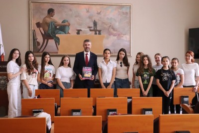 Mlade novinarke iz OŠ Marina Getaldića posjetile gradonačelnika Frankovića