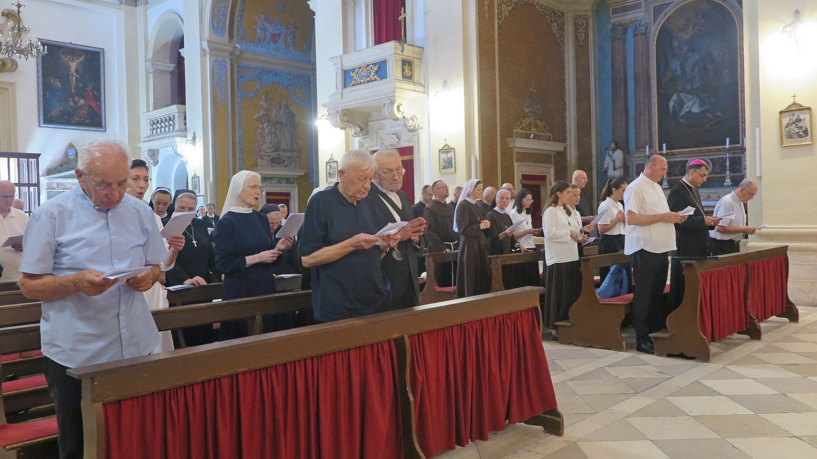 MONS. MENALO NA DANU MOLITVE I POSTA