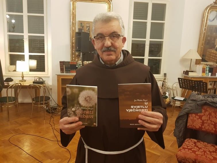 Fra Mladen Rozić predstavio zbirke poezije (FOTO)